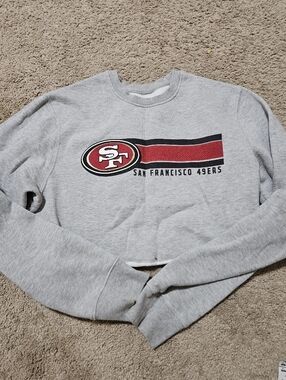 NFL San Francisco 49ers Gray Crewneck with Red & Black Logo Crop Sweatshirt